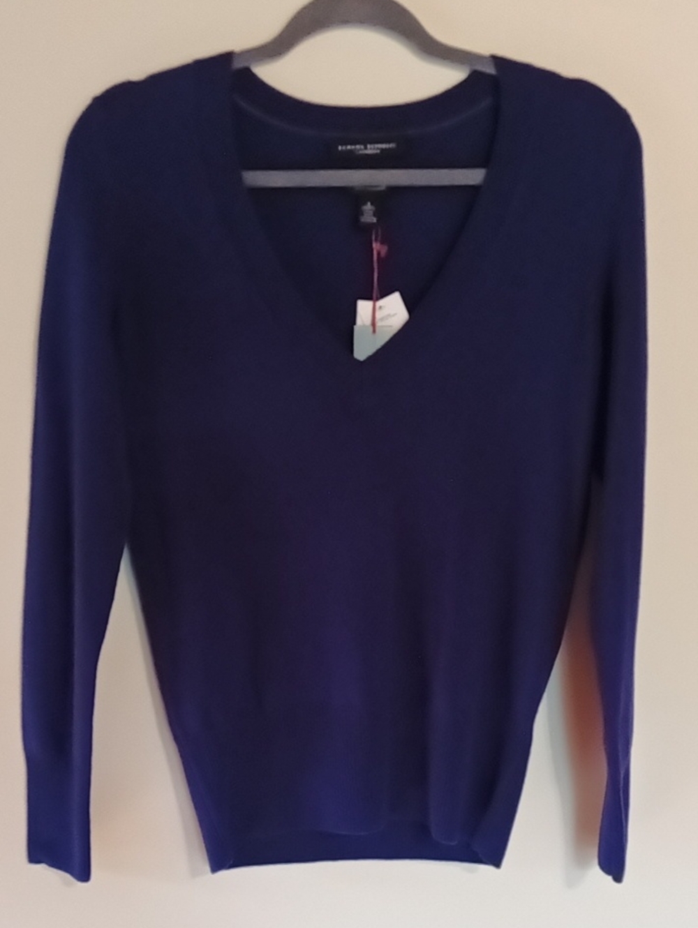 Cashmere Banana Republic Purple 🟣 V-neck Sweater Ribbed Cuffs And Hem Small NWT - Picture 2 of 6